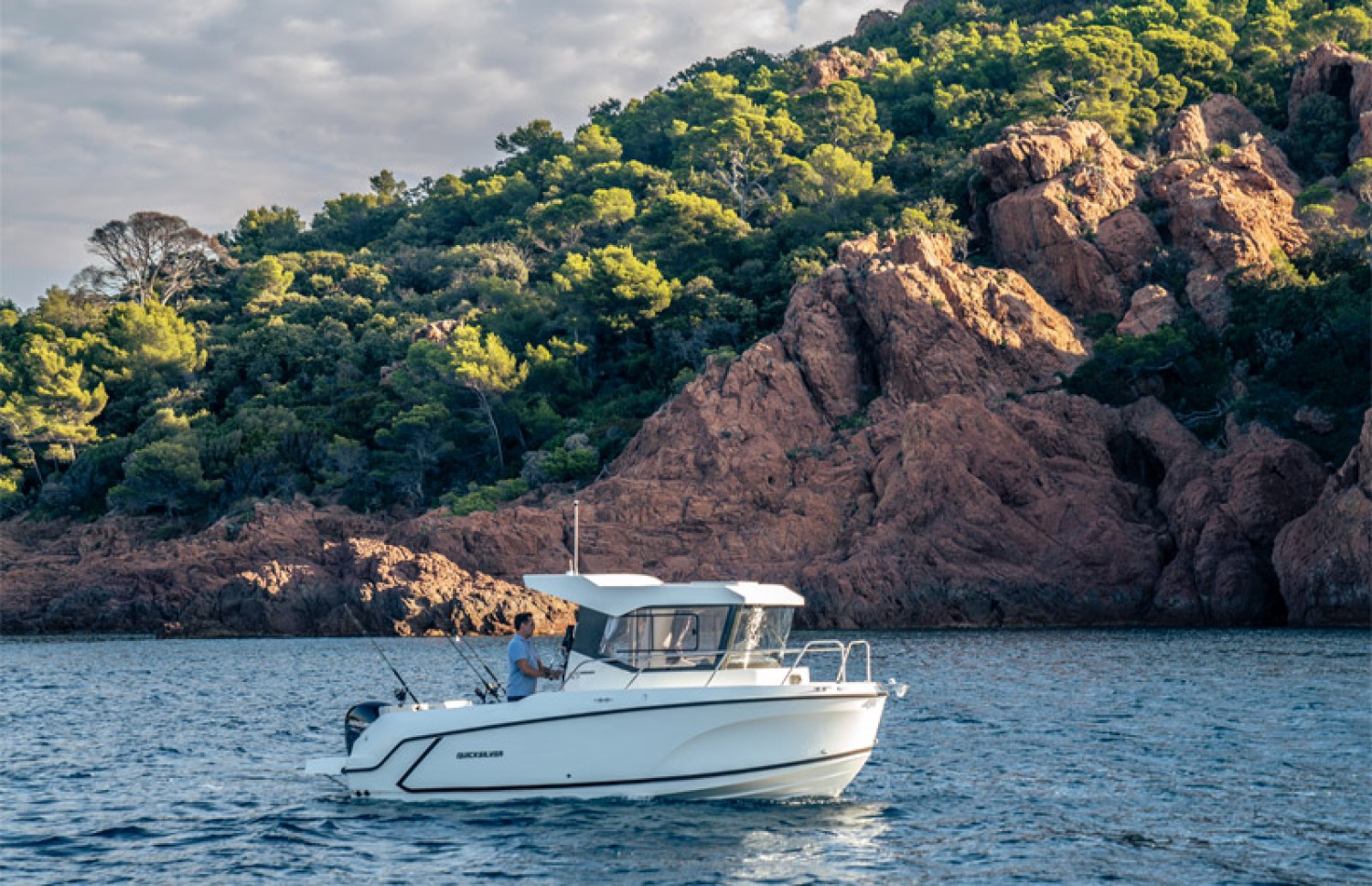 slider 1 Quicksilver Captur 625 Pilothouse